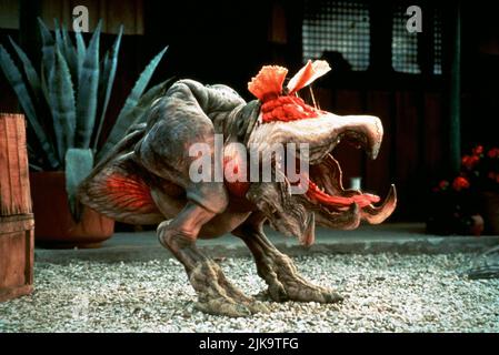 Monster Scene Film: Tremors II: Aftershocks (1995) 09 Aprile 1996 **ATTENZIONE** questa fotografia è ad uso esclusivamente editoriale ed è copyright DI UNIVERSAL e/o del fotografo assegnato dalla Film o dalla Società di produzione e può essere riprodotta solo da pubblicazioni in concomitanza con la promozione del suddetto Film. È richiesto un credito obbligatorio per UNIVERSAL. Il fotografo deve essere accreditato anche quando è noto. Nessun uso commerciale può essere concesso senza l'autorizzazione scritta della Film Company. Foto Stock