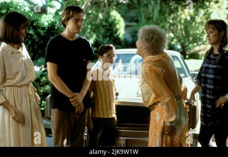 Diane Keaton, Leonardo Dicaprio, Hal Scardino, Gwen Verdon & Meryl Streep Film: Sala Marvin (USA 1996) personaggi: Bessie,Hank,Charlie,Ruth,Lee regista: Jerry Zaks 18 Dicembre 1996 **AVVISO** questa fotografia è solo per uso editoriale ed è copyright delle PRODUZIONI TRIBECA e/o del fotografo assegnato dalla Film o dalla Production Company e può essere riprodotta solo da pubblicazioni in concomitanza con la promozione del suddetto Film. È richiesto un credito obbligatorio per LE PRODUZIONI TRIBECA. Il fotografo deve essere accreditato anche quando è noto. Nessun uso commerciale può essere concesso senza wri Foto Stock