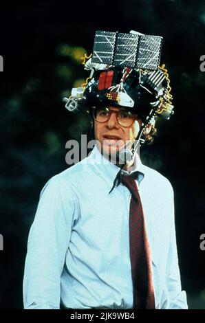 Rick Moranis Film: Miele, ci siamo ridotti (USA 1997) personaggi: Wayne Szalinski regista: Dean Cundey 18 marzo 1997 **AVVISO** questa fotografia è solo per uso editoriale ed è il copyright delle IMMAGINI DI WALT DISNEY e/o del fotografo assegnato dalla Film or Production Company e può essere riprodotta solo da pubblicazioni in concomitanza con la promozione del suddetto Film. È richiesto un credito obbligatorio per LE IMMAGINI DI WALT DISNEY. Il fotografo deve essere accreditato anche quando è noto. Nessun uso commerciale può essere concesso senza l'autorizzazione scritta della Film Company. Foto Stock