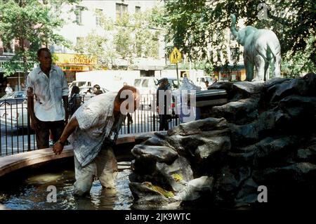 Bruce Willis & Samuel L. Jackson Film: Die Hard: With A Vengeance; Die Hard 3 (USA 1995) personaggi: John McClane & Zeus Carver regista: John Mctiernan 15 maggio 1995 **AVVISO** questa foto è solo per uso editoriale ed è il copyright di 20th CENTURY FOX e/o il fotografo assegnato dalla Film o dalla Production Company e può essere riprodotto solo da pubblicazioni in concomitanza con la promozione del suddetto Film. È richiesto un credito obbligatorio per 20th CENTURY FOX. Il fotografo deve essere accreditato anche quando è noto. Nessun uso commerciale può essere concesso senza l'autorizzazione scritta della F Foto Stock