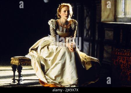 Cate Blanchett Film: Elizabeth (USA/UK 1998) regista: Shekhar Kapur 08 Settembre 1998 **ATTENZIONE** questa fotografia è solo per uso editoriale ed è il copyright di POLYGRAM e/o del fotografo assegnato dalla Film o dalla Società di produzione e può essere riprodotto solo da pubblicazioni in concomitanza con la promozione del suddetto Film. È necessario un credito obbligatorio per IL POLYGRAM. Il fotografo deve essere accreditato anche quando è noto. Nessun uso commerciale può essere concesso senza l'autorizzazione scritta della Film Company. Foto Stock