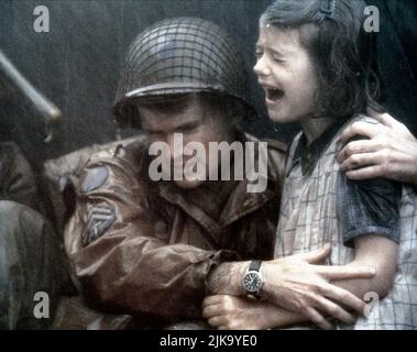 Jeremy Davies & Anna Maguire Film: Salvare Ryan privato (USA 1998) personaggi: CPL. Timothy P. Upham, direttore figlia di Jean: Steven Spielberg 21 luglio 1998 **AVVISO** questa fotografia è solo per uso editoriale ed è copyright delle IMMAGINI DREAMWORKSPARAMOUNT e/o del fotografo assegnato dalla Società di produzione o Film e può essere riprodotta solo da pubblicazioni in concomitanza con la promozione del suddetto Film. È richiesto un credito obbligatorio per LE IMMAGINI DREAMWORKSPARAMOUNT. Il fotografo deve essere accreditato anche quando è noto. Nessun uso commerciale può essere concesso senza au scritto Foto Stock