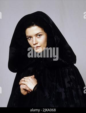 Catherine Zeta-Jones Film: Catherine the Great (TV-Film) personaggi: Catherine USA/De/at 1995, regista: Marvin J. Chomsky, J Goldsmith 28 aprile 1995 **AVVISO** questa fotografia è ad uso esclusivamente editoriale ed è copyright DI SKYLARK CINE e/o del fotografo assegnato dalla Film o dalla Production Company e può essere riprodotta solo da pubblicazioni in concomitanza con la promozione del suddetto Film. È richiesto un credito obbligatorio per SKYLARK CINE. Il fotografo deve essere accreditato anche quando è noto. Nessun uso commerciale può essere concesso senza l'autorizzazione scritta della Film Company. Foto Stock