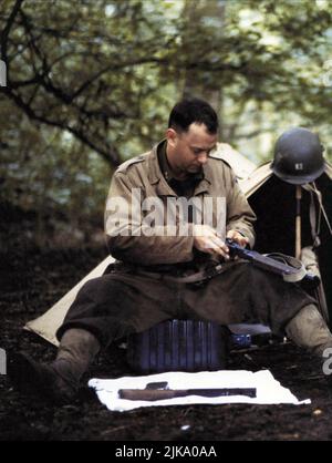 Tom Hanks Film: Saving Private Ryan (USA 1998) regista: Steven Spielberg 21 luglio 1998 **AVVISO** questa fotografia è solo per uso editoriale ed è copyright delle IMMAGINI DREAMWORKSPARAMOUNT e/o del fotografo assegnato dalla Società di produzione o Film e può essere riprodotta solo da pubblicazioni in concomitanza con la promozione del suddetto Film. È richiesto un credito obbligatorio per LE IMMAGINI DREAMWORKSPARAMOUNT. Il fotografo deve essere accreditato anche quando è noto. Nessun uso commerciale può essere concesso senza l'autorizzazione scritta della Film Company. Foto Stock