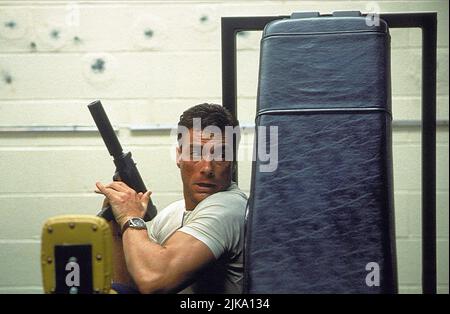 Jean-Claude Van Damme Film: Morte improvvisa (USA 1995) personaggi: Darren McCord regista: Peter Hyams 26 Ottobre 1995 **ATTENZIONE** questa fotografia è solo per uso editoriale ed è il copyright di IMMAGINI UNIVERSALI e/o del fotografo assegnato dalla Film o dalla Società di produzione e può essere riprodotta solo da pubblicazioni in concomitanza con la promozione del suddetto Film. È richiesto un credito obbligatorio per LE IMMAGINI UNIVERSALI. Il fotografo deve essere accreditato anche quando è noto. Nessun uso commerciale può essere concesso senza l'autorizzazione scritta della Film Company. Foto Stock