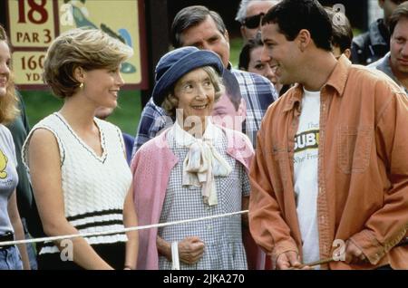 Julie Bowen, Frances Bay e Adam Sandler Film: Happy Gilmore (1996) personaggi: Virginia Venit,Grandma & Happy Gilmore 01 giugno 1996 **AVVISO** questa fotografia è solo per uso editoriale ed è il copyright di UNIVERSAL e/o del fotografo assegnato dalla Film o dalla Società di produzione e può essere riprodotto solo da pubblicazioni in congiunzione con la promozione del suddetto Film. È richiesto un credito obbligatorio per UNIVERSAL. Il fotografo deve essere accreditato anche quando è noto. Nessun uso commerciale può essere concesso senza l'autorizzazione scritta della Film Company. Foto Stock