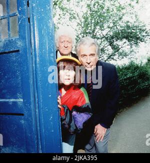 Jon Pertwee, Elisabeth Sladen & Nicholas Courtney Television: Dottore Who ; Dott. Who (1995) personaggi: The Doctor,Sarah Jane Smith & Brigadier Lethbridge-Stewart 25 Gennaio 1995 **ATTENZIONE** questa fotografia è solo per uso editoriale ed è il copyright di BBC e/o del fotografo assegnato dalla Film or Production Company e può essere riprodotto solo da pubblicazioni in concomitanza con la promozione del suddetto Film. È richiesto un credito obbligatorio per la BBC. Il fotografo deve essere accreditato anche quando è noto. Nessun uso commerciale può essere concesso senza l'autorizzazione scritta della Film Company. Foto Stock