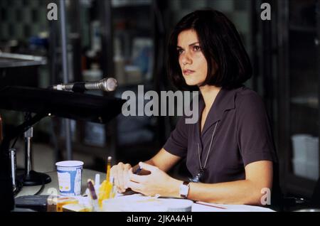 Linda Fiorentino Film: Men in Black (USA 1997) personaggi: Dr. Laurel Weaver regista: Barry Sonnenfeld 02 luglio 1997 **AVVISO** questa fotografia è solo per uso editoriale ed è il copyright delle IMMAGINI COLUMBIA e/o del fotografo assegnato dalla Film or Production Company e può essere riprodotta solo da pubblicazioni in concomitanza con la promozione del suddetto Film. È richiesto un credito obbligatorio per LE IMMAGINI COLUMBIA. Il fotografo deve essere accreditato anche quando è noto. Nessun uso commerciale può essere concesso senza l'autorizzazione scritta della Film Company. Foto Stock