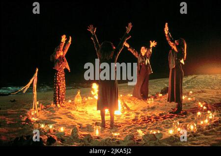 Fairuza Balk, Robin Tunney, neve Campbell, Rachel True Film: The Craft (USA 1996) personaggi: Nancy Downs, Sarah Bailey, Bonnie, Rochelle regista: Andrew Fleming 03 maggio 1996 **AVVISO** questa foto è solo per uso editoriale ed è il copyright di COLUMBIA e/o del fotografo assegnato dalla Film or Production Company e può essere riprodotto solo da pubblicazioni in concomitanza con la promozione del suddetto Film. È richiesto un credito obbligatorio per COLUMBIA. Il fotografo deve essere accreditato anche quando è noto. Nessun uso commerciale può essere concesso senza autorizzazione scritta da parte della Film Compa Foto Stock