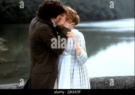 Hugh Grant & Emma Thompson Film: Sense and Sensibility (USA/UK 1995) personaggi: Edward Ferrars & Elinor Dashwood regista: Ang Lee 13 Dicembre 1995 **ATTENZIONE** questa foto è solo per uso editoriale ed è il copyright di COLUMBIA e/o del fotografo assegnato dalla Film o dalla Production Company e può essere riprodotto solo da pubblicazioni in concomitanza con la promozione del suddetto Film. È richiesto un credito obbligatorio per COLUMBIA. Il fotografo deve essere accreditato anche quando è noto. Nessun uso commerciale può essere concesso senza l'autorizzazione scritta della Film Company. Foto Stock