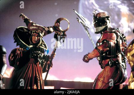 Julia Cortez & Mark Ginther Film: Mighty Morphin Power Rangers: The Movie (USA/AUS/JP 1995) personaggi: Rita Repulsa, Lord Zedd regista: Bryan Spicer 30 Giugno 1995 **ATTENZIONE** questa foto è solo per uso editoriale ed è il copyright di 20th CENTURY FOX e/o del fotografo assegnato dalla Film o dalla Società di produzione e può essere riprodotto solo da pubblicazioni in concomitanza con la promozione del suddetto Film. È richiesto un credito obbligatorio per 20th CENTURY FOX. Il fotografo deve essere accreditato anche quando è noto. Nessun uso commerciale può essere concesso senza autorizzazione scritta da parte del Fi Foto Stock