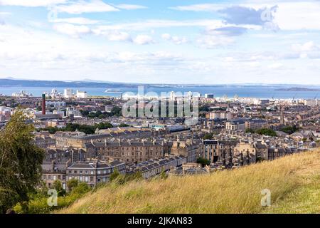 Centro di Edimburgo visto da Calton Hill, estate 2022, Edimburgo, Scozia, Gran Bretagna Foto Stock