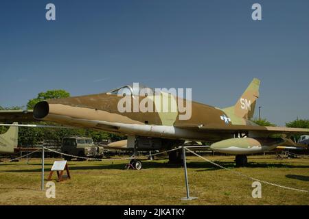 Nord America F-100D Super Sabre 54-2174, Midland Air Museum, Coventry Airport. Foto Stock