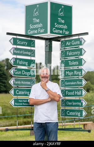 Chef Nick Nairn che ospita il nuovo ristorante lungo il fiume alla GWCT Scottish Game Fair 2022, Scone Palace, Perthshire Foto Stock