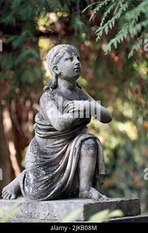 Vecchia scultura femminile a Lviv, Ucraina Foto Stock