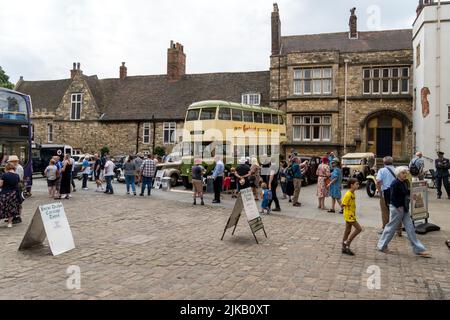 Area espositore veicoli d'epoca Lincoln 1940's week-end, Lincoln Cathedral Quarter, 23rd luglio 2022 Foto Stock