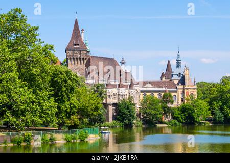 Vajdahunyad vára, Castello Vajdahunyad, Varoslottenere, Parco cittadino, Budapest, Ungheria Foto Stock