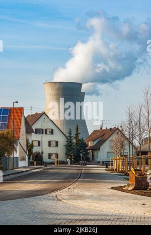 Gundremmingen, Baviera, Germania - 25 marzo 2011: Il villaggio e la centrale nucleare di Gundremmingen nel distretto amministrativo di Swabia. Foto Stock