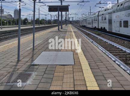 Stazione ferroviaria di Treviglio lungo il tratto Milano-Venezia Foto Stock