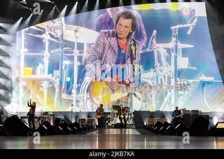 Stoccolma, Svezia. 31st luglio 2022. Ronnie Wood, Mick Jagger e Keith Richards of the Rolling Stones suonano in concerto presso la Friends Arena il 31 luglio 2022 a Stoccolma, Svezia. Photo by Robert Eklund/Stella Pictures/ABACAPRESS.COM Credit: Abaca Press/Alamy Live News Foto Stock