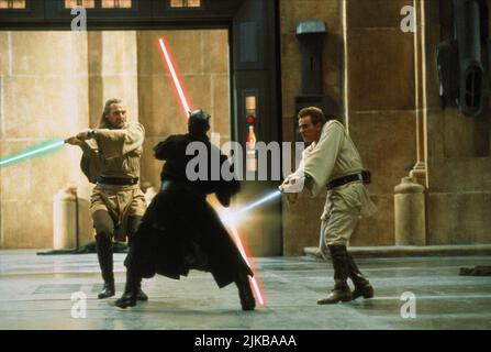 Liam Neeson,Ray Park,Ewan McGregor Film: Star Wars: Episodio i - The Phantom Menace (USA 1999) personaggi: Qui-Gon Jinn,Darth Maul,OBI-WAN Kenobi regista: George Lucas 19 maggio 1999 **ATTENZIONE** questa foto è solo per uso editoriale ed è copyright DI LUCASFILM e/o del fotografo assegnato dalla Film o dalla Società di produzione e può essere riprodotta solo da pubblicazioni in concomitanza con la promozione del suddetto Film. È richiesto un credito obbligatorio per LUCASFILM. Il fotografo deve essere accreditato anche quando è noto. Nessun uso commerciale può essere concesso senza autorizzazione scritta da parte di Foto Stock