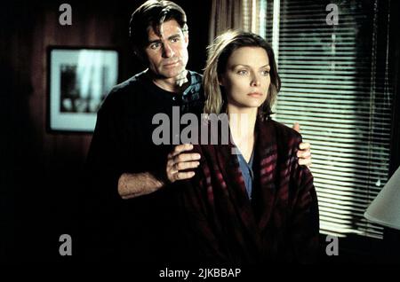 Treat Williams & Michelle Pfeiffer Film: The Deep End of the Ocean (1999) personaggi: Pat Cappadora & Beth Cappadora regista: Ulu Gorbard 12 marzo 1999 **AVVISO** questa fotografia è solo per uso editoriale ed è copyright DI COLUMBIA e/o del fotografo assegnato dalla Film o dalla Production Company e può essere riprodotta solo da pubblicazioni in concomitanza con la promozione del suddetto Film. È richiesto un credito obbligatorio per COLUMBIA. Il fotografo deve essere accreditato anche quando è noto. Nessun uso commerciale può essere concesso senza l'autorizzazione scritta della Film Company. Foto Stock