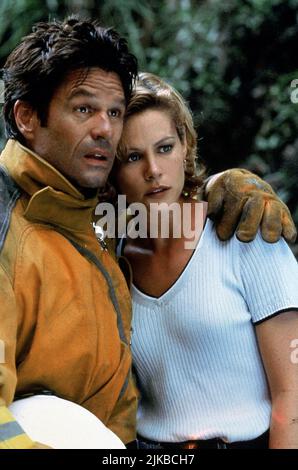 Harry Hamlin & Shannon Sturges Film: Predatori silenziosi (1999) personaggi: VIC Rondelli & Mandy Stratford regista: Noel Nosseck 13 Giugno 1999 **ATTENZIONE** questa fotografia è ad uso esclusivamente editoriale ed è copyright DEI FILM VON ZERNECK SERTNER e/o del fotografo assegnato dalla Film o dalla Società di produzione e può essere riprodotta solo da pubblicazioni in concomitanza con la promozione del suddetto Film. È richiesto un credito obbligatorio per I FILM VON ZERNECK SERTNER. Il fotografo deve essere accreditato anche quando è noto. Nessun uso commerciale può essere concesso senza autorizzazione scritta da parte della Film COM Foto Stock