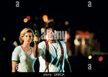 Shannon Sturges & Harry Hamlin Film: Predatori silenziosi (1999) personaggi: Mandy Stratford & Vic Rondelli regista: Noel Nosseck 13 Giugno 1999 **ATTENZIONE** questa fotografia è ad uso esclusivamente editoriale ed è copyright DEI FILM VON ZERNECK SERTNER e/o del fotografo assegnato dalla Film o dalla Società di produzione e può essere riprodotta solo da pubblicazioni in concomitanza con la promozione del suddetto Film. È richiesto un credito obbligatorio per I FILM VON ZERNECK SERTNER. Il fotografo deve essere accreditato anche quando è noto. Nessun uso commerciale può essere concesso senza autorizzazione scritta da parte della Film COM Foto Stock