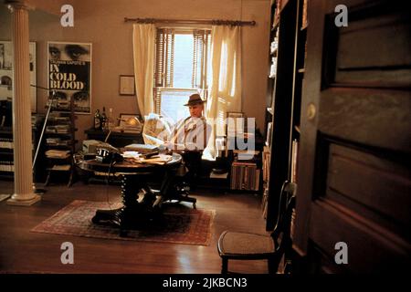 James Cromwell Film: Un caso leggero di Murder (1999) personaggi: John Edgerson regista: Steven Schachter 19 Settembre 1999 **AVVISO** questa fotografia è solo per uso editoriale ed è copyright di TNT e/o del fotografo assegnato dalla Film o dalla Production Company e può essere riprodotta solo da pubblicazioni in concomitanza con la promozione del suddetto Film. È richiesto un credito obbligatorio per TNT. Il fotografo deve essere accreditato anche quando è noto. Nessun uso commerciale può essere concesso senza l'autorizzazione scritta della Film Company. Foto Stock