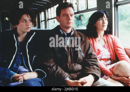 Carly McKinnon, John Gordon Sinclair e Maria Doyle Kennedy Film: Gregory'S Two Girls (UK/DE 1999) personaggi: Frances, Gregory Underwood & Bel regista: Bill Forsyth 11 Settembre 1999 **ATTENZIONE** questa foto è solo per uso editoriale ed è il copyright dei FILM DEL CANALE QUATTRO e/o del fotografo assegnato dalla Film o dalla Società di produzione e può essere riprodotto solo da pubblicazioni in concomitanza con la promozione del suddetto Film. È richiesto un credito obbligatorio per INCANALARE QUATTRO FILM. Il fotografo deve essere accreditato anche quando è noto. Nessun uso commerciale può essere concesso senza scrittura Foto Stock