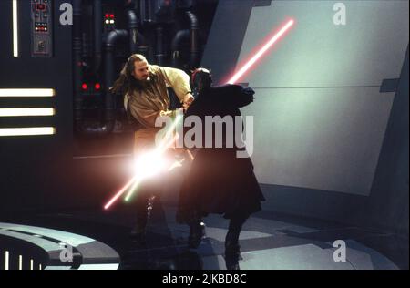 Liam Neeson & Ray Park Film: Star Wars: Episodio i - The Phantom Menace (USA 1999) personaggi: Qui-Gon Jinn, Darth Maul regista: George Lucas 19 maggio 1999 **ATTENZIONE** questa foto è solo per uso editoriale ed è copyright DI LUCASFILM e/o del fotografo assegnato dalla Film o dalla Società di produzione e può essere riprodotta solo da pubblicazioni in concomitanza con la promozione del suddetto Film. È richiesto un credito obbligatorio per LUCASFILM. Il fotografo deve essere accreditato anche quando è noto. Nessun uso commerciale può essere concesso senza l'autorizzazione scritta della Film Company. Foto Stock