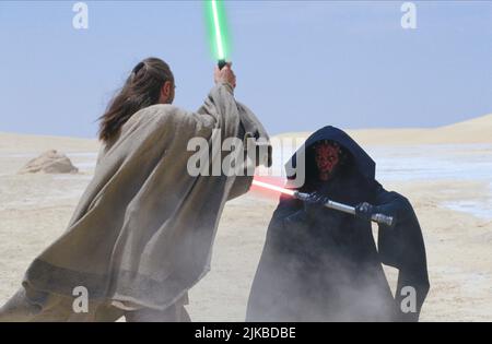 Liam Neeson & Ray Park Film: Star Wars: Episodio i - The Phantom Menace (USA 1999) personaggi: Qui-Gon Jinn, Darth Maul regista: George Lucas 19 maggio 1999 **ATTENZIONE** questa foto è solo per uso editoriale ed è copyright DI LUCASFILM e/o del fotografo assegnato dalla Film o dalla Società di produzione e può essere riprodotta solo da pubblicazioni in concomitanza con la promozione del suddetto Film. È richiesto un credito obbligatorio per LUCASFILM. Il fotografo deve essere accreditato anche quando è noto. Nessun uso commerciale può essere concesso senza l'autorizzazione scritta della Film Company. Foto Stock