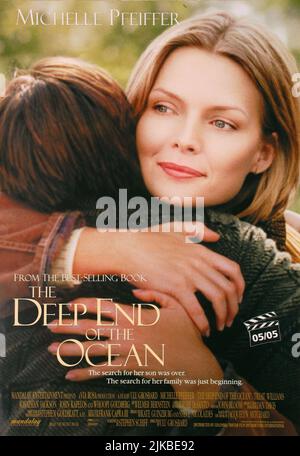 Michelle Pfeiffer Poster Film: The Deep End of the Ocean (1999) regista: Ulu Gorbard 12 marzo 1999 **AVVISO** questa fotografia è solo per uso editoriale ed è copyright DI COLUMBIA e/o del fotografo assegnato dalla Film o dalla Production Company e può essere riprodotta solo da pubblicazioni in concomitanza con la promozione del suddetto Film. È richiesto un credito obbligatorio per COLUMBIA. Il fotografo deve essere accreditato anche quando è noto. Nessun uso commerciale può essere concesso senza l'autorizzazione scritta della Film Company. Foto Stock