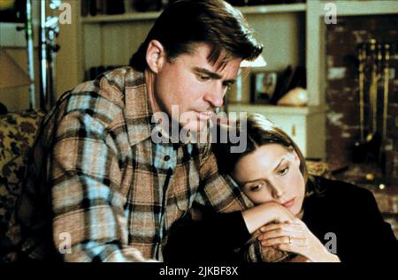 Treat Williams & Michelle Pfeiffer Film: The Deep End of the Ocean (1999) personaggi: Pat Cappadora & Beth Cappadora regista: Ulu Gorbard 12 marzo 1999 **AVVISO** questa fotografia è solo per uso editoriale ed è copyright DI COLUMBIA e/o del fotografo assegnato dalla Film o dalla Production Company e può essere riprodotta solo da pubblicazioni in concomitanza con la promozione del suddetto Film. È richiesto un credito obbligatorio per COLUMBIA. Il fotografo deve essere accreditato anche quando è noto. Nessun uso commerciale può essere concesso senza l'autorizzazione scritta della Film Company. Foto Stock