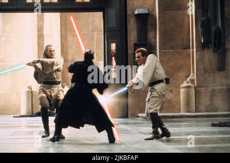 Liam Neeson,Ray Park,Ewan McGregor Film: Star Wars: Episodio i - The Phantom Menace (USA 1999) personaggi: Qui-Gon Jinn,Darth Maul,OBI-WAN Kenobi regista: George Lucas 19 maggio 1999 **ATTENZIONE** questa foto è solo per uso editoriale ed è copyright DI LUCASFILM e/o del fotografo assegnato dalla Film o dalla Società di produzione e può essere riprodotta solo da pubblicazioni in concomitanza con la promozione del suddetto Film. È richiesto un credito obbligatorio per LUCASFILM. Il fotografo deve essere accreditato anche quando è noto. Nessun uso commerciale può essere concesso senza autorizzazione scritta da parte di Foto Stock