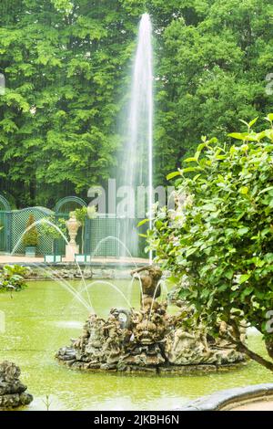 Hermitage di Bayreuth - Gruppo individuale di personaggi nei Giochi d'acqua della Grotta superiore Foto Stock