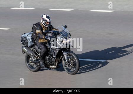 Triumph TIGER XR: In movimento, in movimento, sull'autostrada M6, Regno Unito Foto Stock