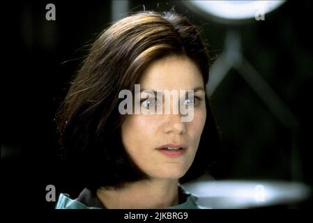 Linda Fiorentino Film: Men in Black (USA 1997) personaggi: Dr. Laurel Weaver regista: Barry Sonnenfeld 02 luglio 1997 **AVVISO** questa fotografia è solo per uso editoriale ed è il copyright delle IMMAGINI COLUMBIA e/o del fotografo assegnato dalla Film or Production Company e può essere riprodotta solo da pubblicazioni in concomitanza con la promozione del suddetto Film. È richiesto un credito obbligatorio per LE IMMAGINI COLUMBIA. Il fotografo deve essere accreditato anche quando è noto. Nessun uso commerciale può essere concesso senza l'autorizzazione scritta della Film Company. Foto Stock