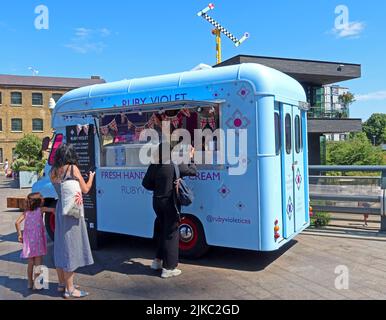 Ruby Violet, furgone gelato fatto a mano, a Coal Drops Yard, Kings Cross, Londra, Inghilterra, Regno Unito Foto Stock