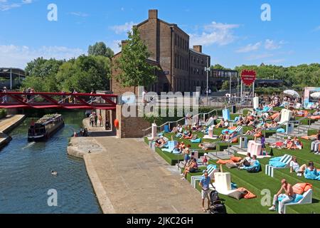 Everyman sul canale, Granary Square, Coal Drops Yard , Kings Cross, Londra, Inghilterra, Regno Unito, N1C 4AB Foto Stock