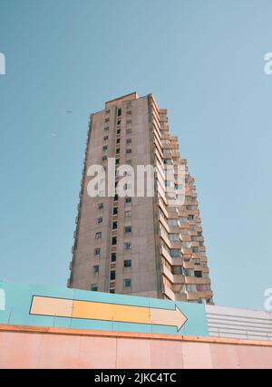 This Way Home - Arlington House Tower Block a 58 metri di altezza 18 piani di condominio residenziale, Margate Kent, Inghilterra UK - architettura brutalista Foto Stock