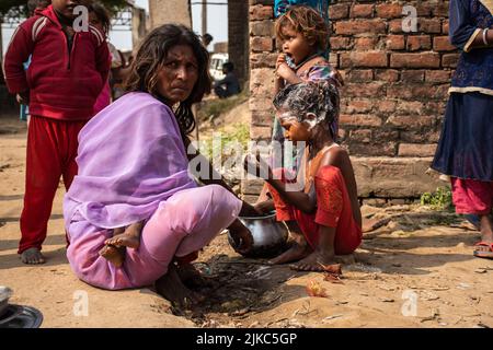 Bihar ha multidimensionalmente scarso. Undici distretti Bihar hanno povertà Kishanganj, Araria, Kaimur, Madepura, Purba Champaran e Supaul Foto Stock