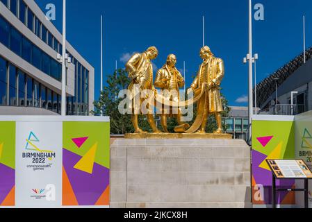 'I Golden Boys' una statua guidata di Matthew Boulton, William Murdoch e James Watt di William Bloye in Centenary Square, Birmingham Foto Stock