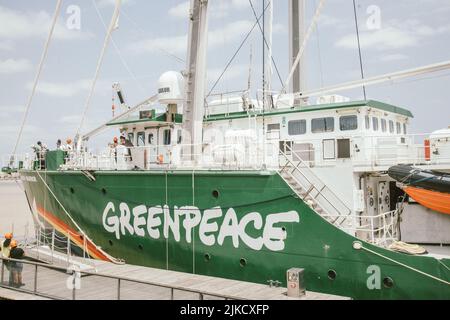 Greenpeace Rainbow Warrior a Bordeaux Foto Stock