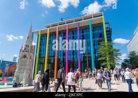 Folle di visitatori a Birmingham per i Giochi del Commonwealth 2022 Foto Stock