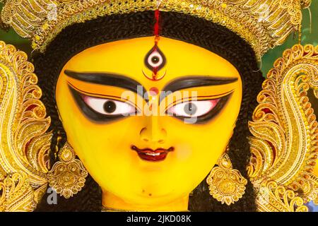 Il primo piano della dea Durga, durante il Durga Pooja Festival, Kolkata, Bengala Occidentale, India Foto Stock