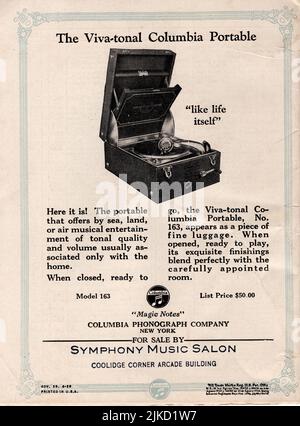 Annuncio vintage per il Phonograph della Columbia Records, apparso nella rivista di aprile 1929 per Columbia, il fonografo 'The Portable' in una valigia. Foto Stock