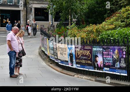 Edimburgo Scozia, Regno Unito 01 agosto 2022. Vista generale sulla strada mentre la vita torna in città prima del Festival di Edimburgo. Credit sst/alamy Live News Foto Stock