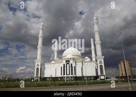 Moschea Hazrat Sultan ad Astana (Nur-Sultan), Kazakistan Foto Stock