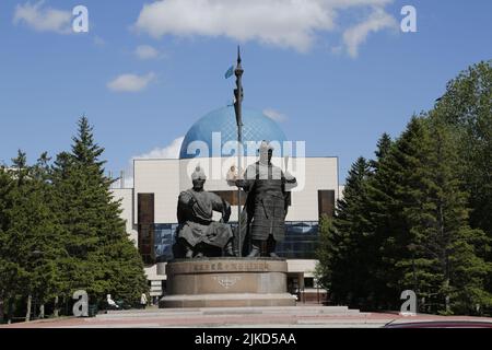 Zhanibek e Kerei Monumento di fronte al Museo del primo presidente della Repubblica del Kazakistan ad Astana (Nur-Sultan), Kazakistan Foto Stock